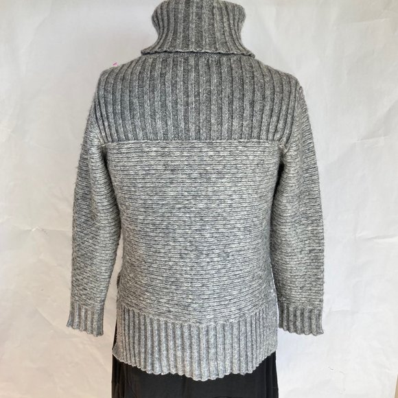 Banana Republic Soft Merino Wool Blend Heavy Knit Turtleneck Split Hem Sz SP - Picture 11 of 16